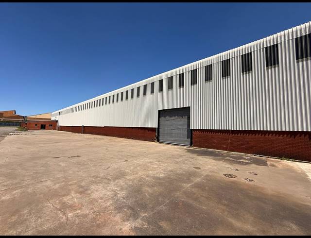 4,000M² WAREHOUSE FOR SALE IN BOKSBURG EAST